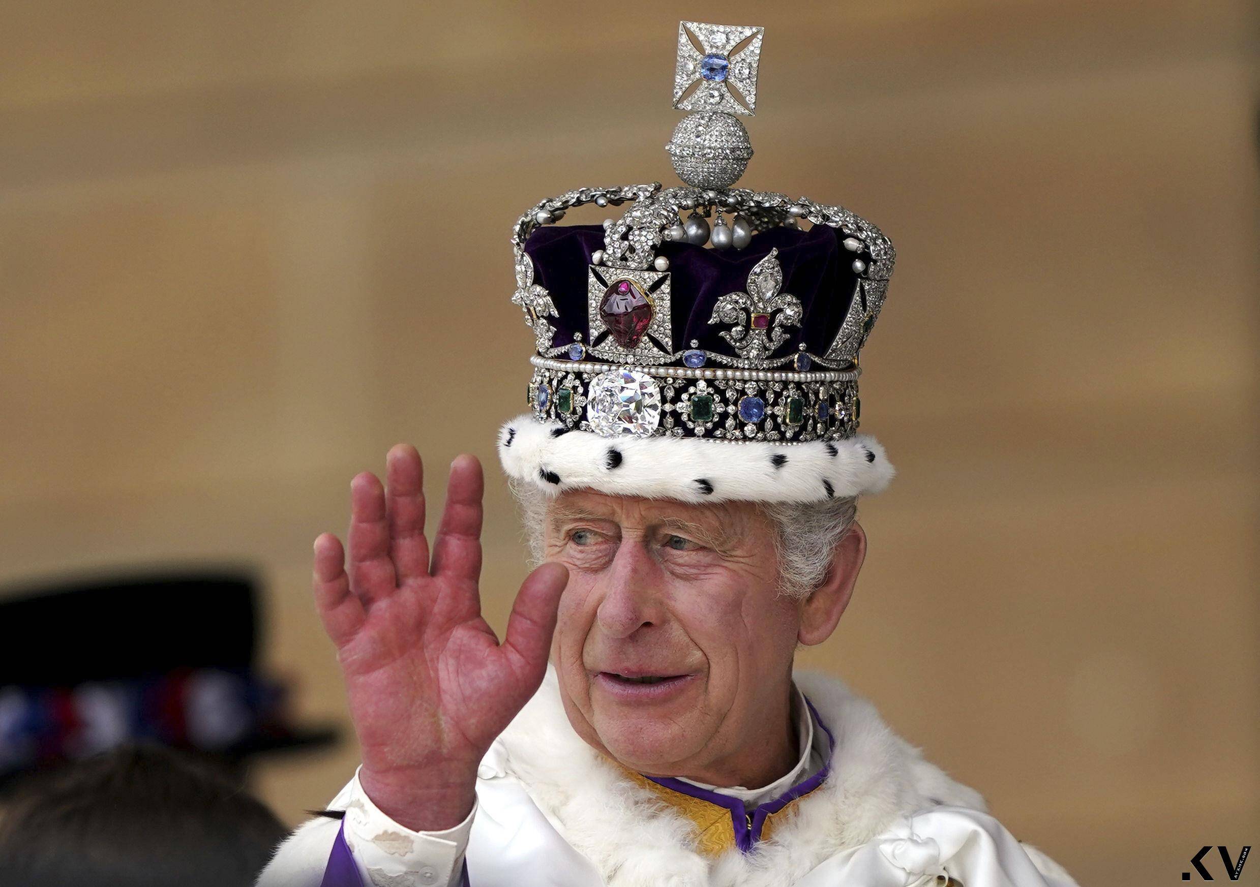 英国王加冕王冠一生只戴一次　礼成换戴闪耀317.4克拉巨钻冠冕 时尚穿搭 图4张